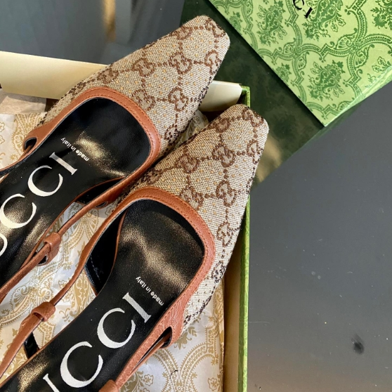 Gucci-Middle Aged Rhinestone Mesh Sheepskin Sandals