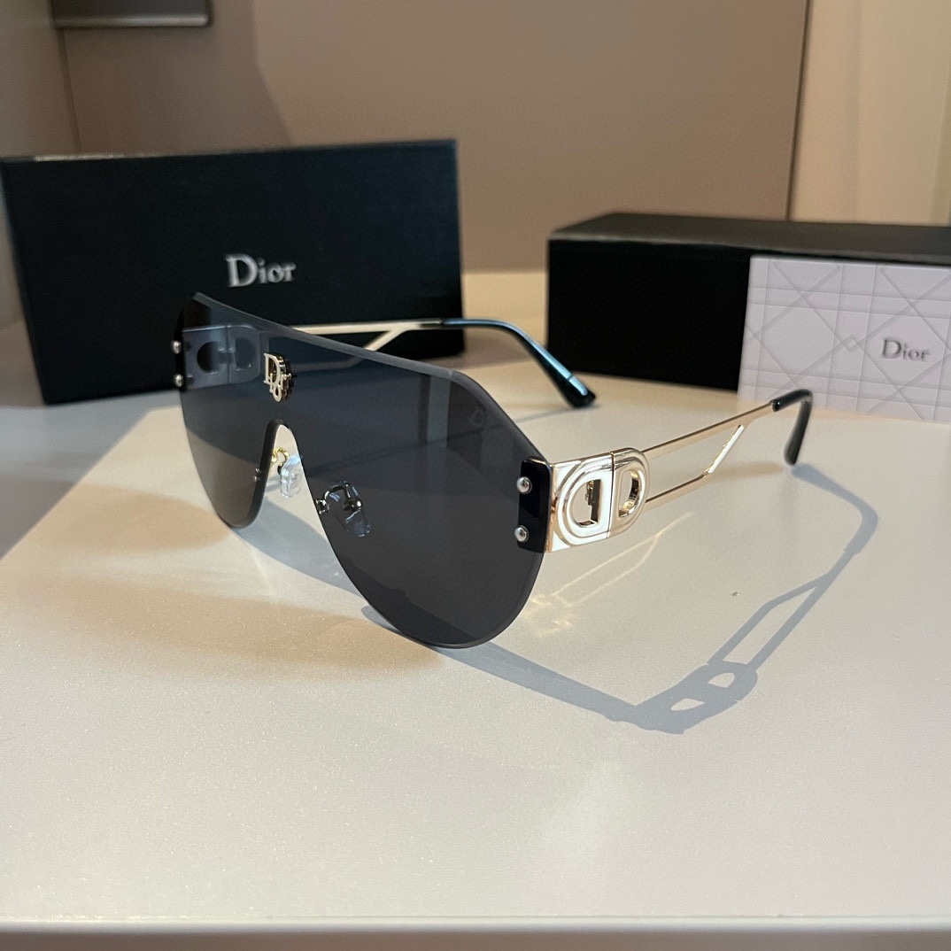 Dior-lightweight and versatile women's sunglasses