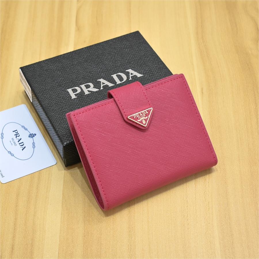 Prada-Cross shaped short clip