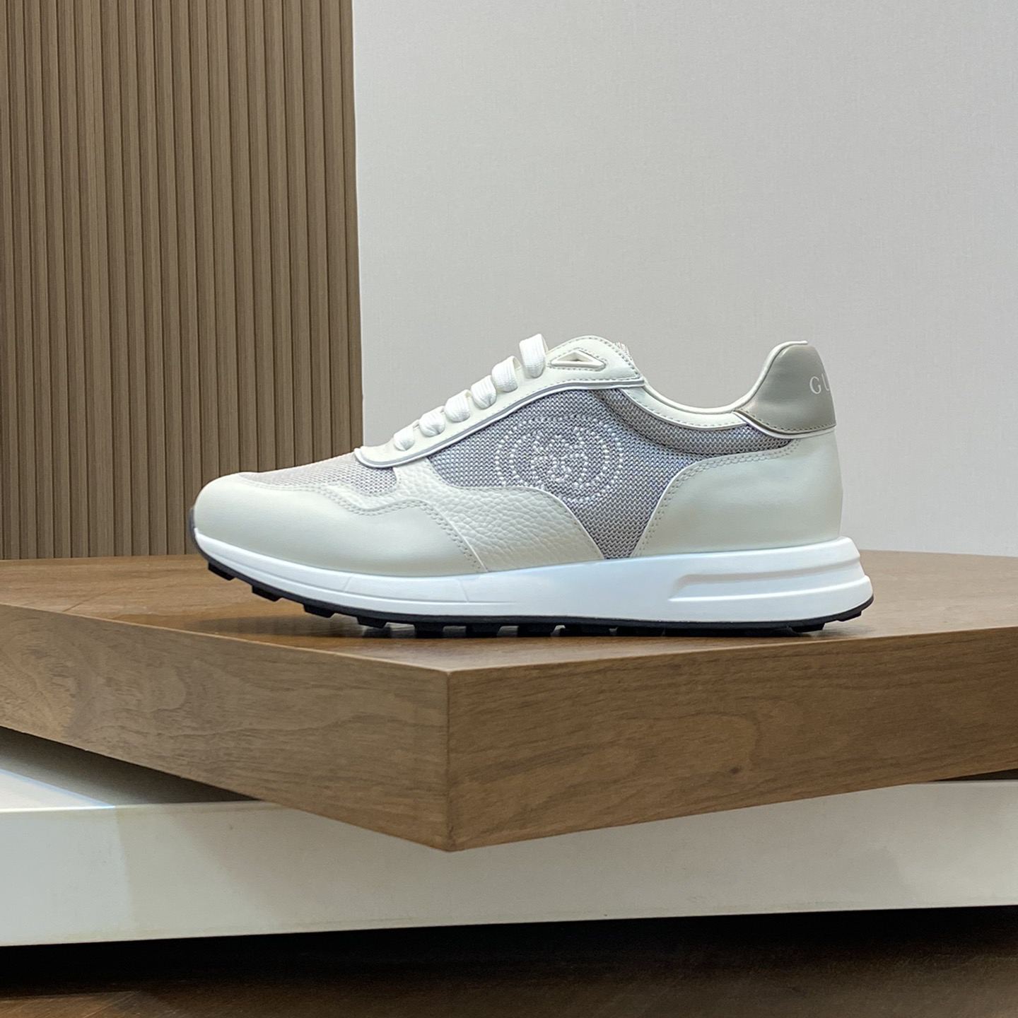 GUCCI - Cowhide Sneakers