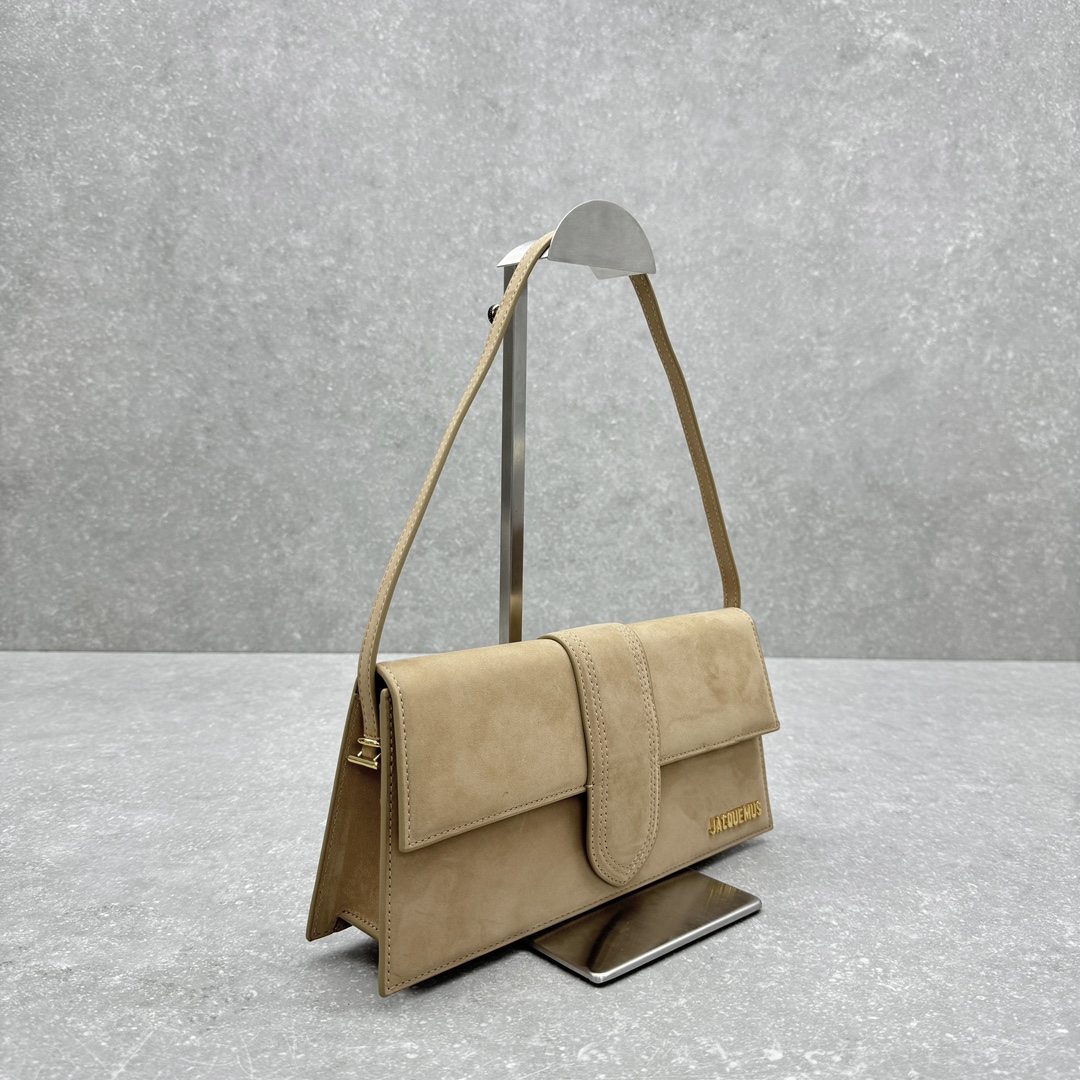 Jacquemu--New shoulder hand-held armpit bag with frosted apricot