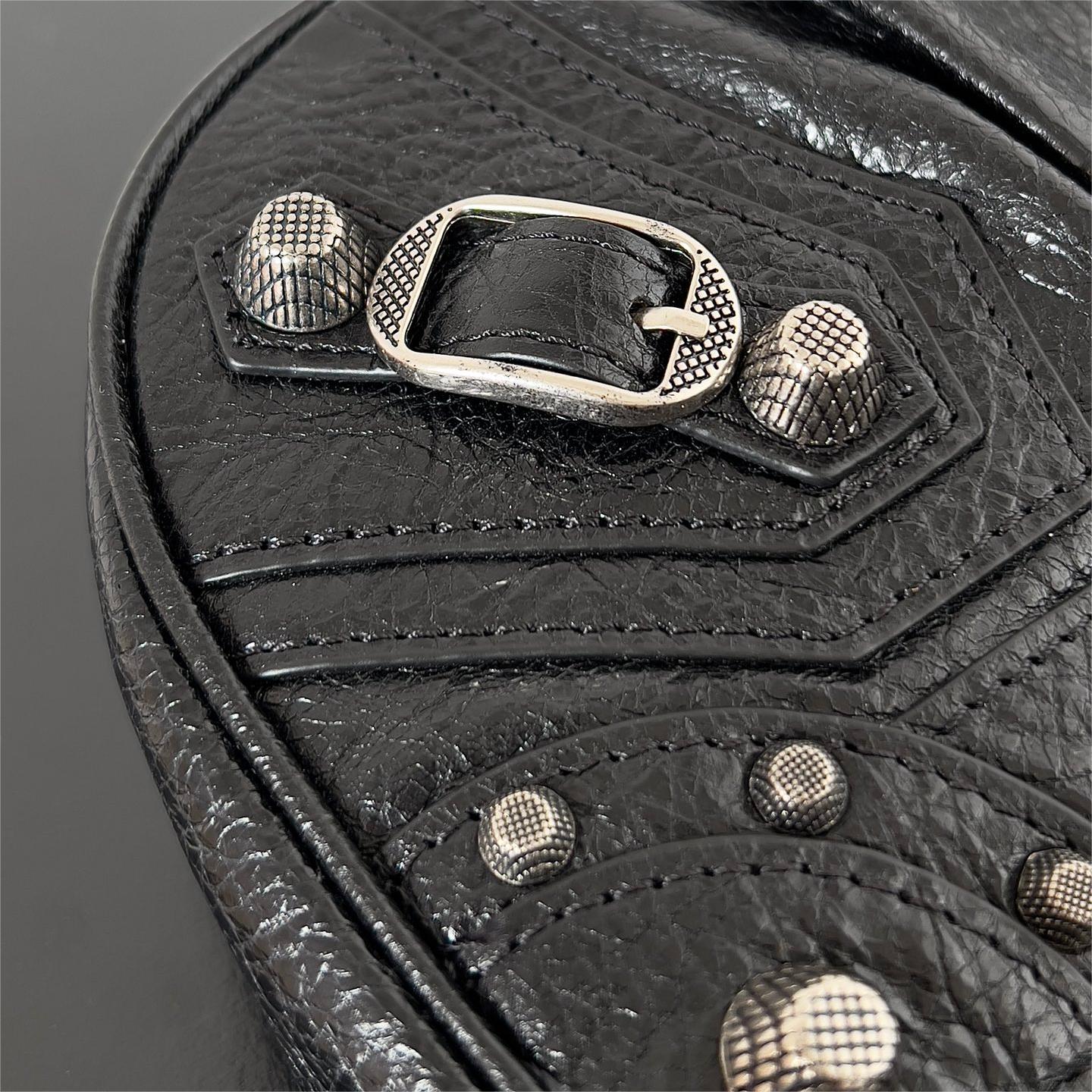 Balenciaga-Le Cagole locomotive rivet element