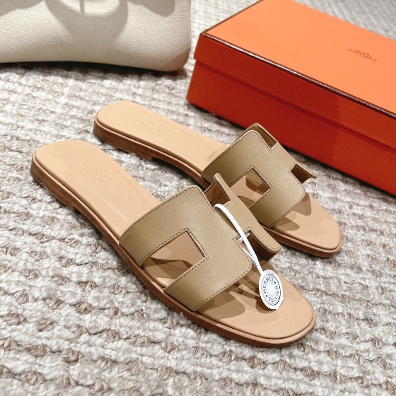 Hermes-Horan Slippers