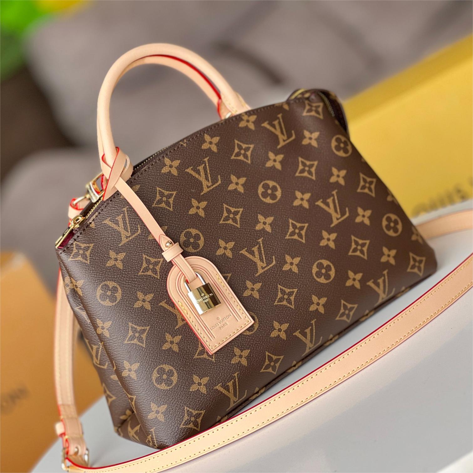 LV-PETIT PALAIS handbag