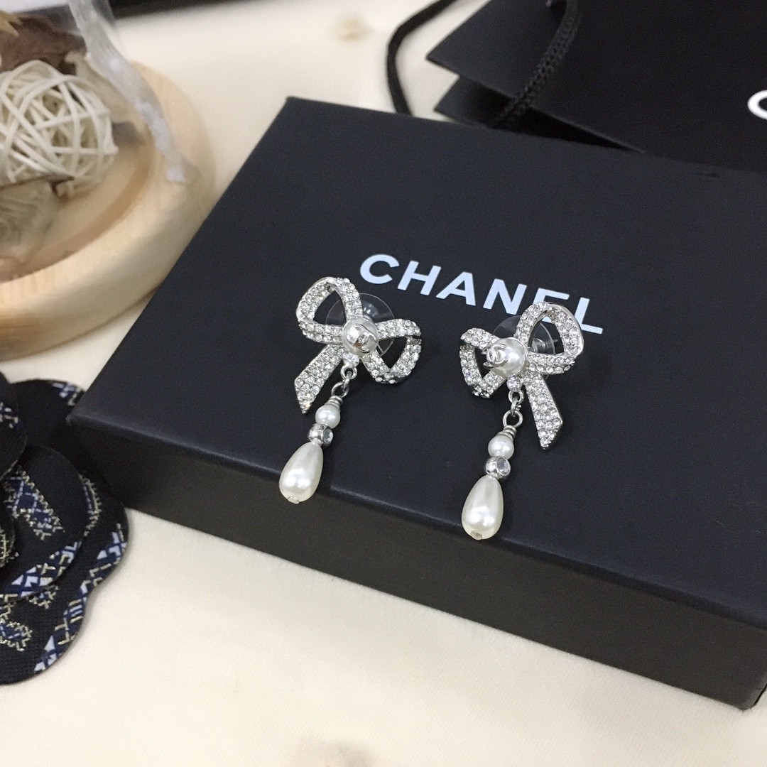 Chanel-Butterfly Knot Water Drop Pearl Earrings