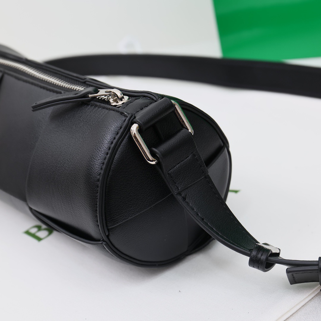 BV-Canette small cylindrical crossbody bag