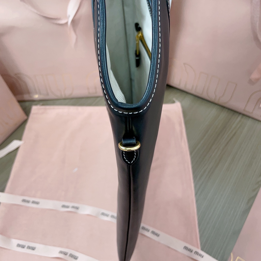 MIU MIU-Isetan limited edition tote bag