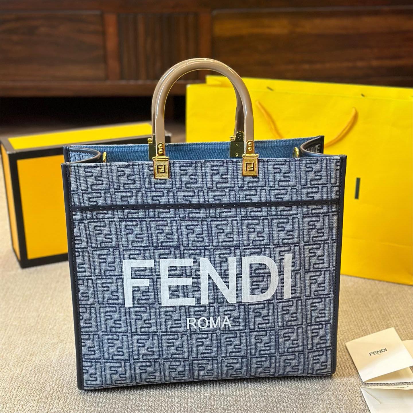 FENDI-Size shine tote