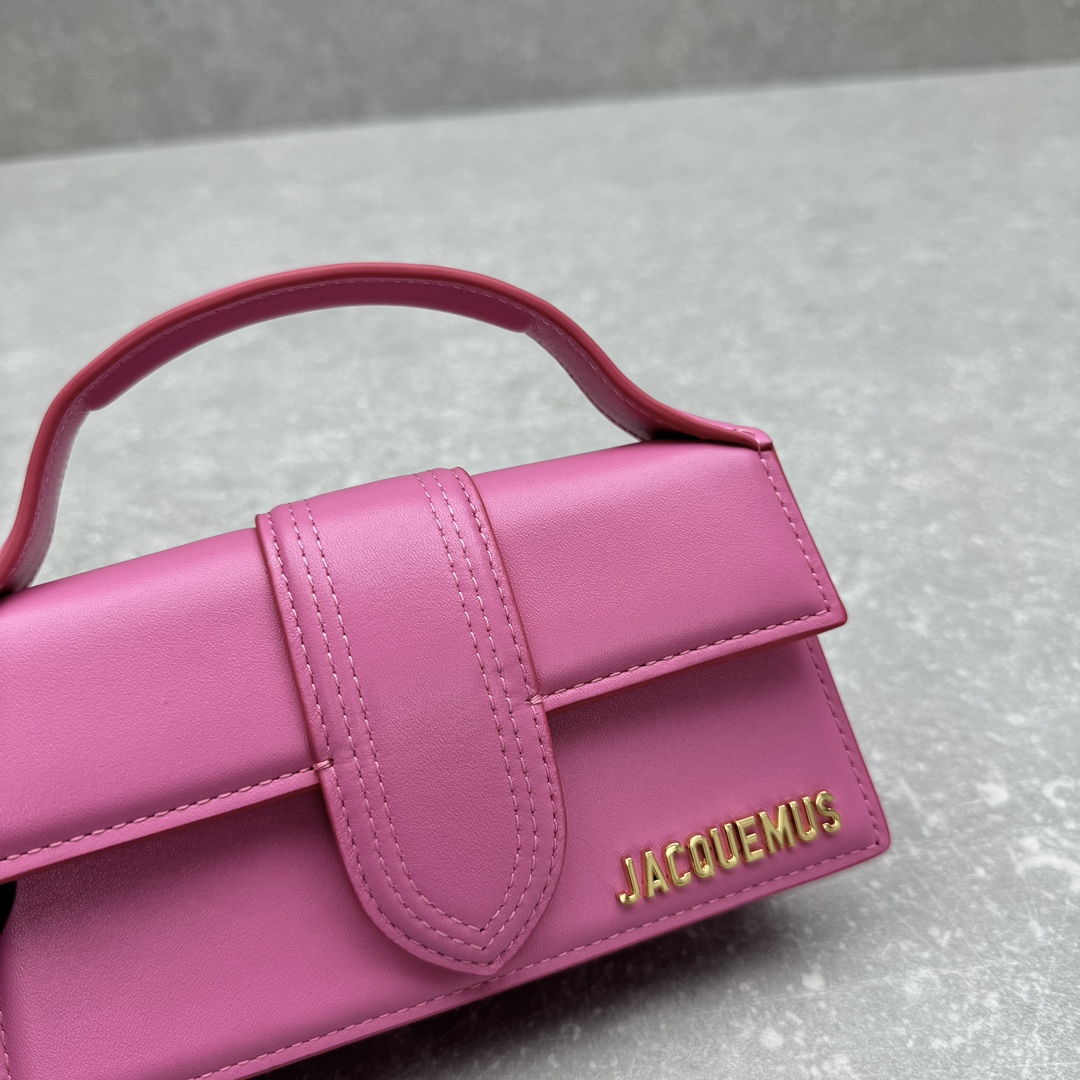 Jacquemus-Bamnino's new pink crossbody bag