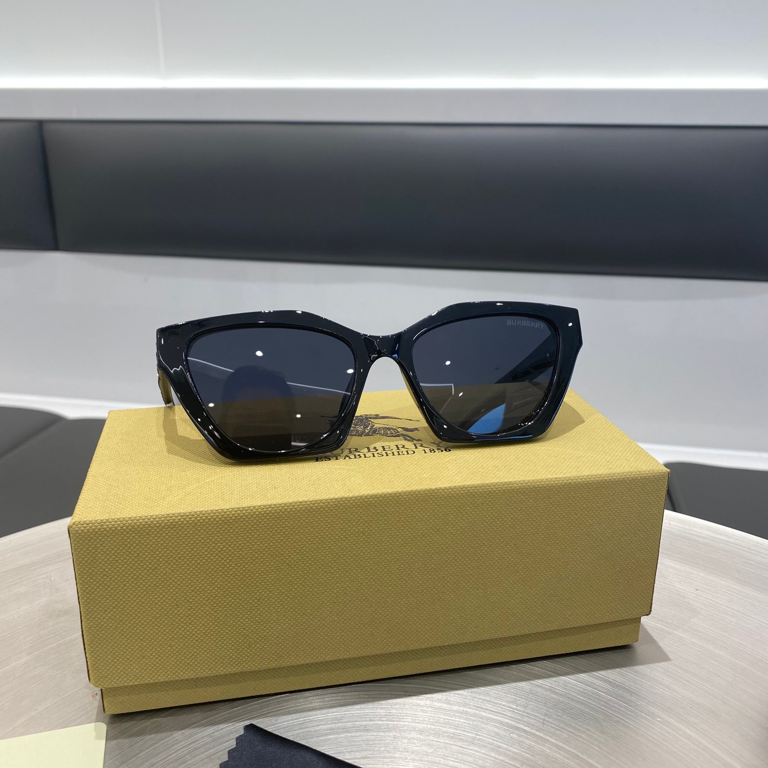 Burberry-unisex polarized sunglasses