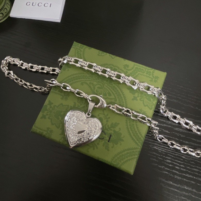 GUCCI-Love Necklace