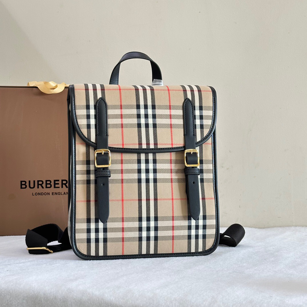 Burberry-Bouguer pattern square shaped college style