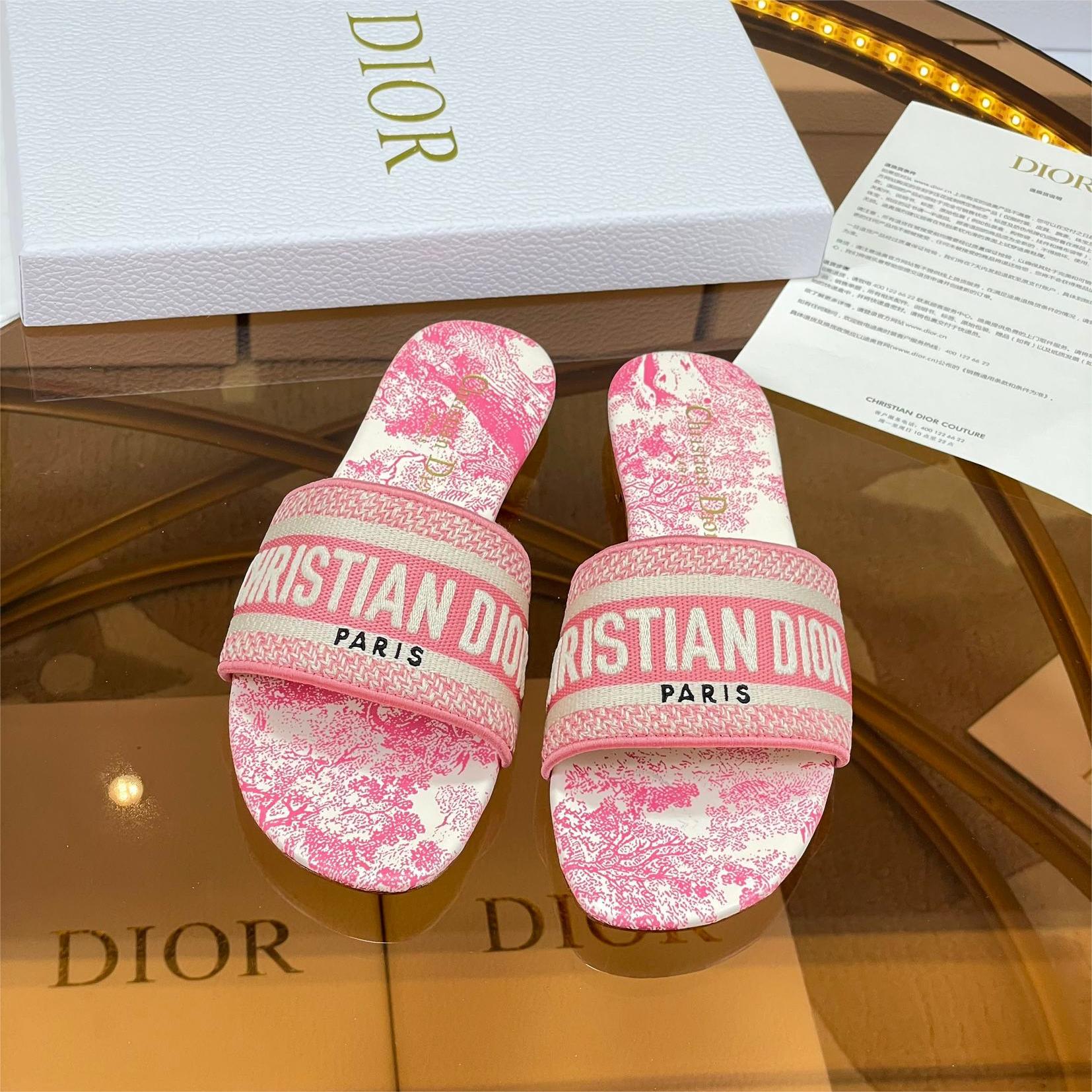 Dior-One line embroidery flat bottom