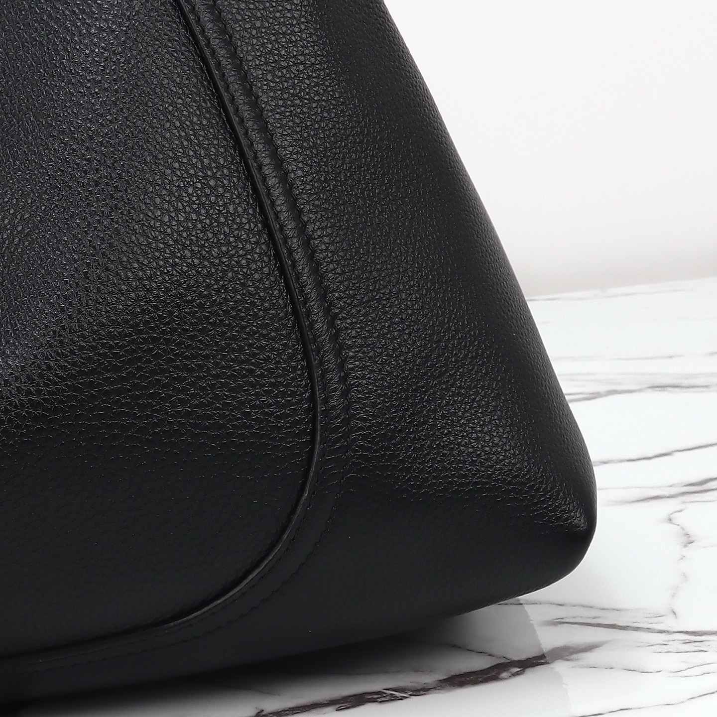 Gucci- Softbit series semi horseneck buckle leather bag