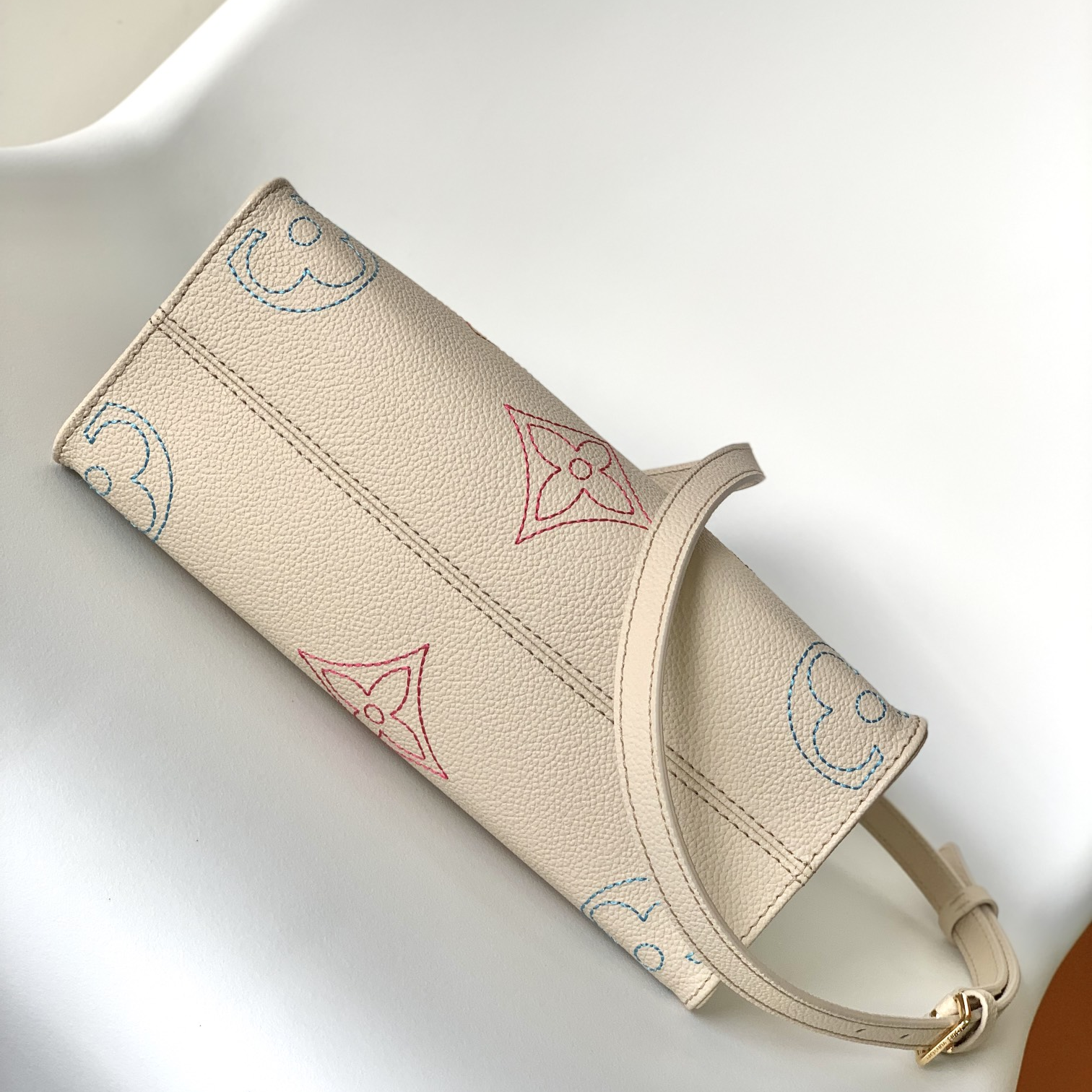 LV - ONTHEGO Soft Grained Cow Leather Tote Bag Shopping Bag Handbag