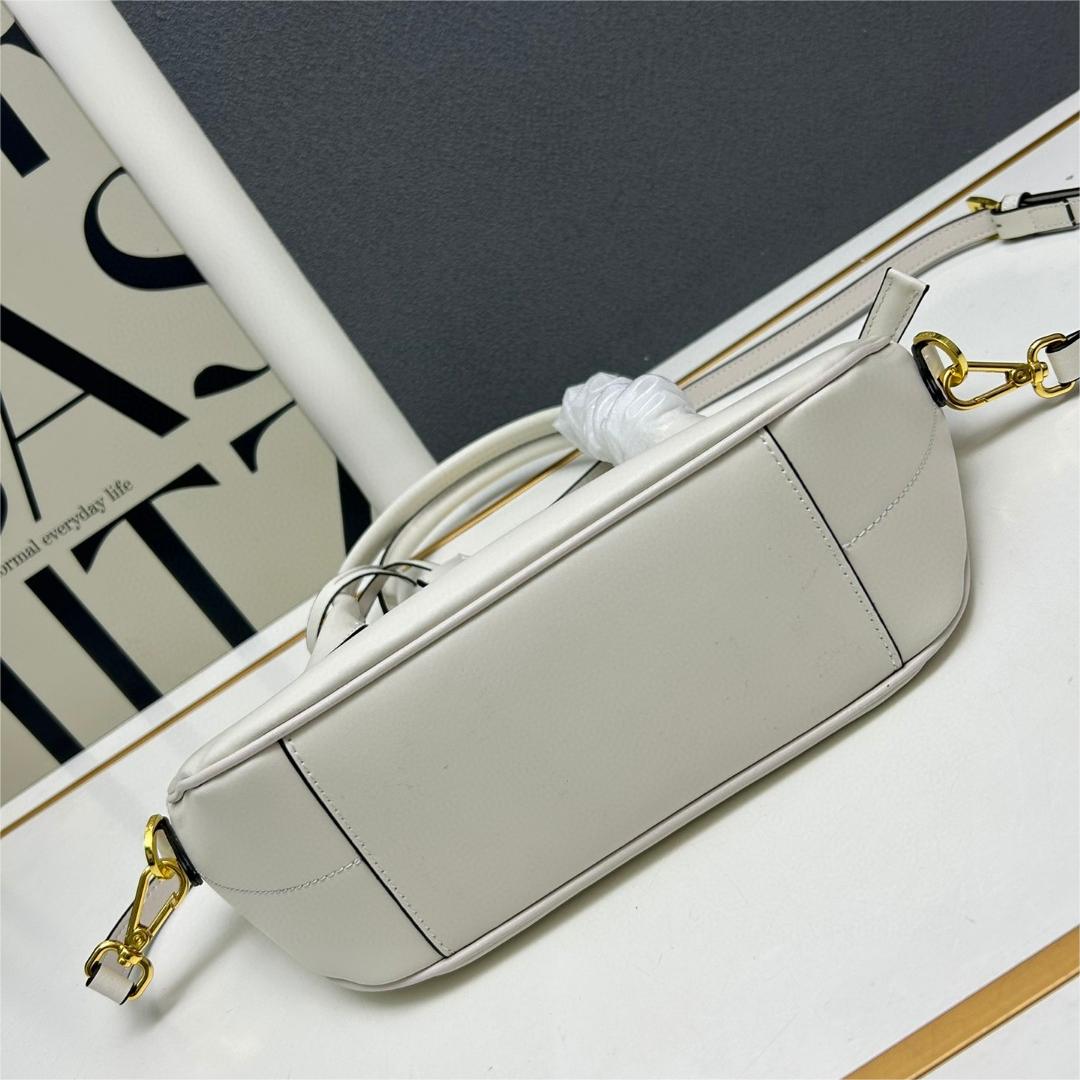 Prada-Long handled Zipper Dumpling Bun