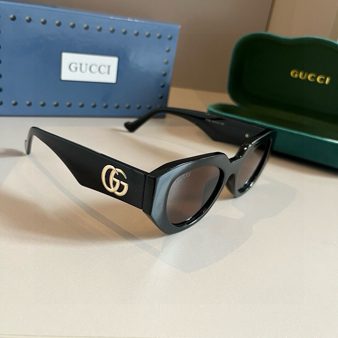 Gucci-unisex large frame sunglasses