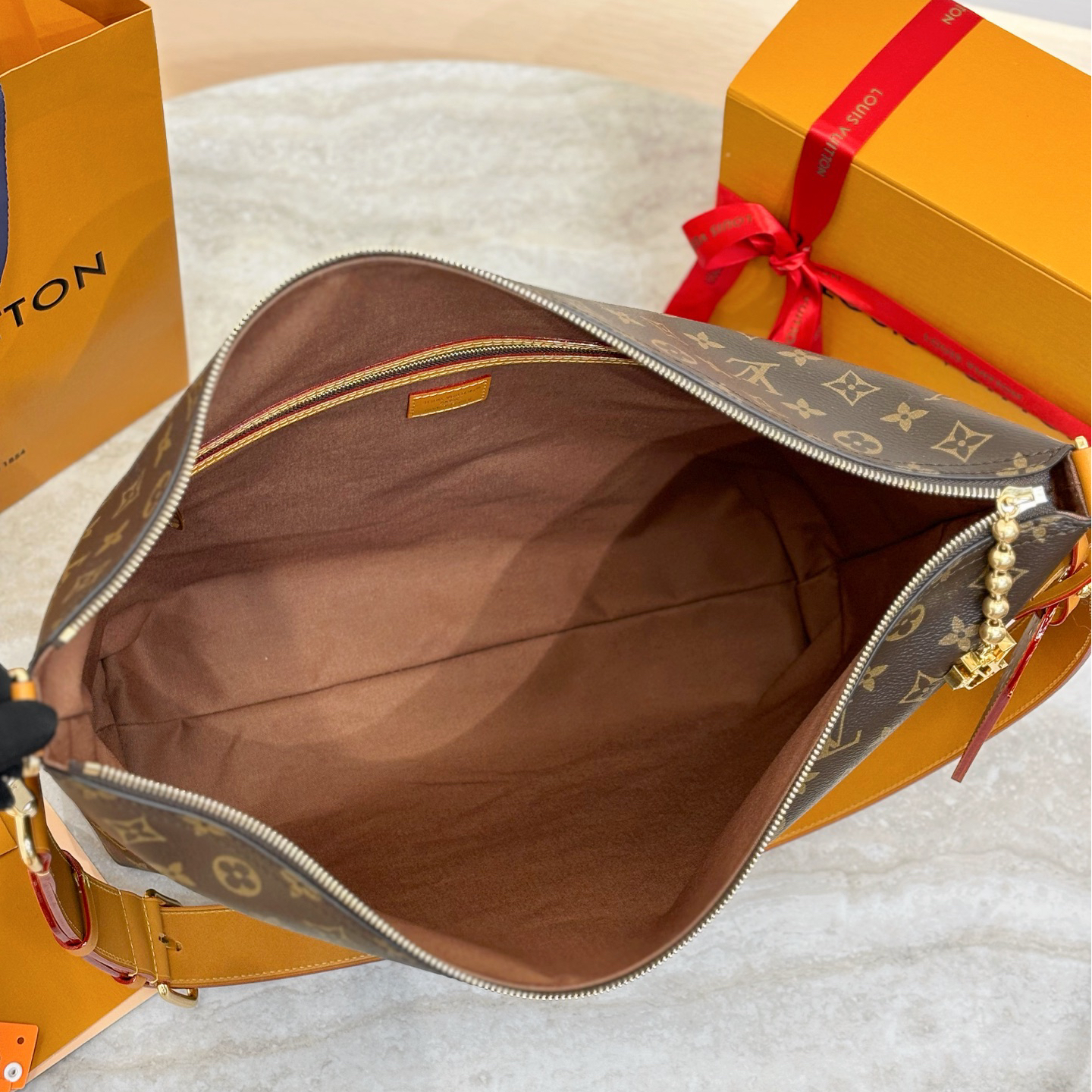 LOUIS VUITTON - LV Vagabond Hobo handbag