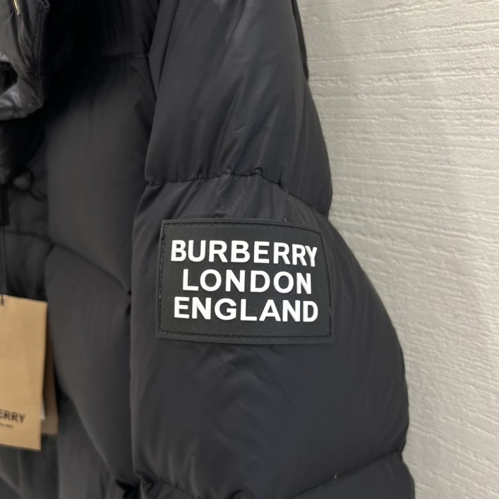 Burberry - Long-sleeved Down Jacket with Detachable Sleeves