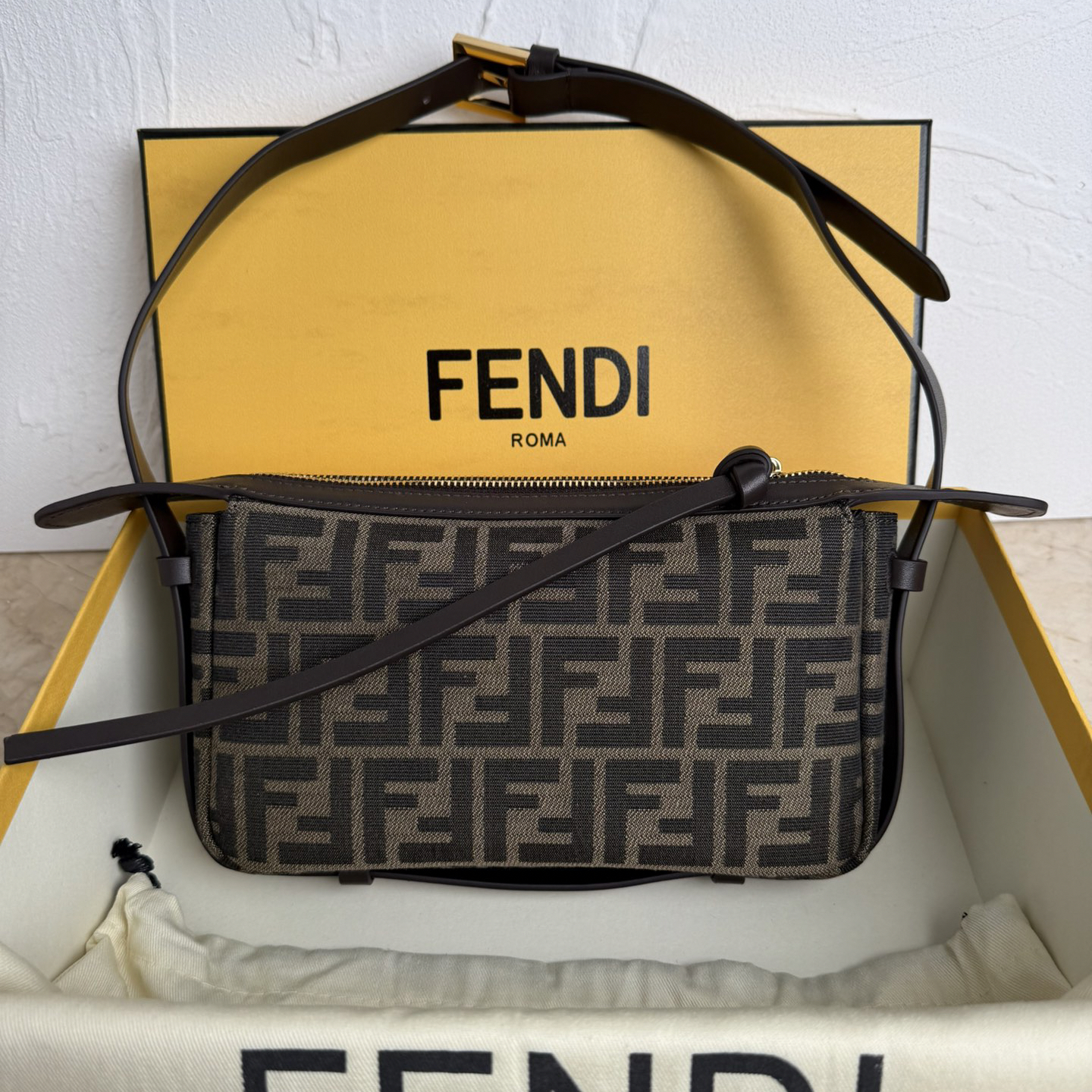 Fendi-The latest show style vintage mini bag