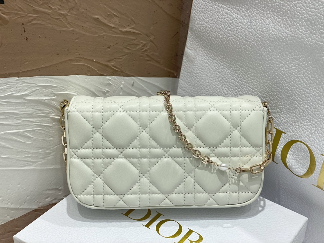 Dior-Lady Dior Pearl Phone Bag