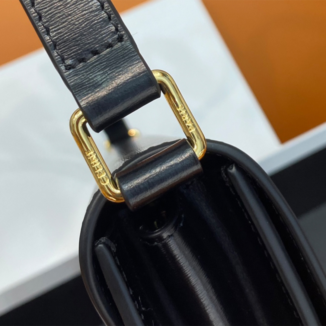 CELINE-trapeze triomphe