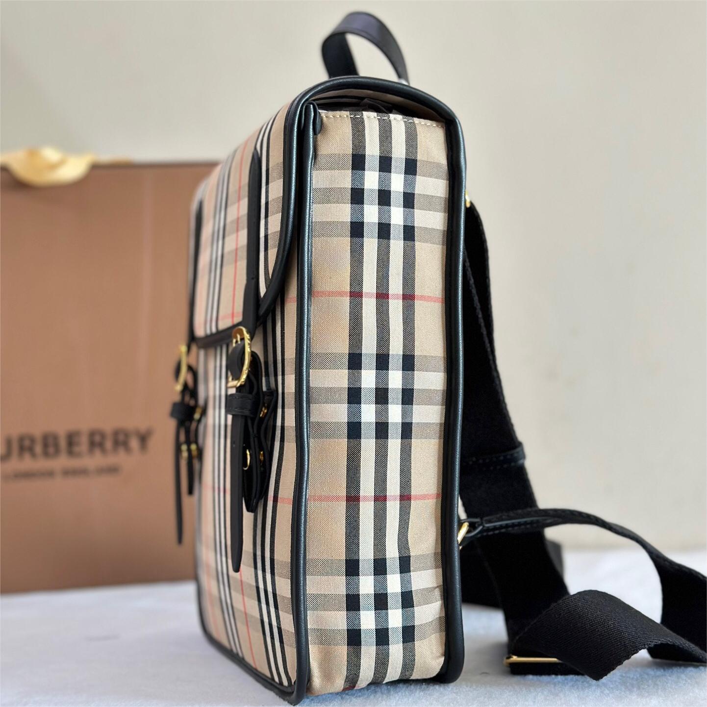 Burberry-Bouguer pattern square shaped college style