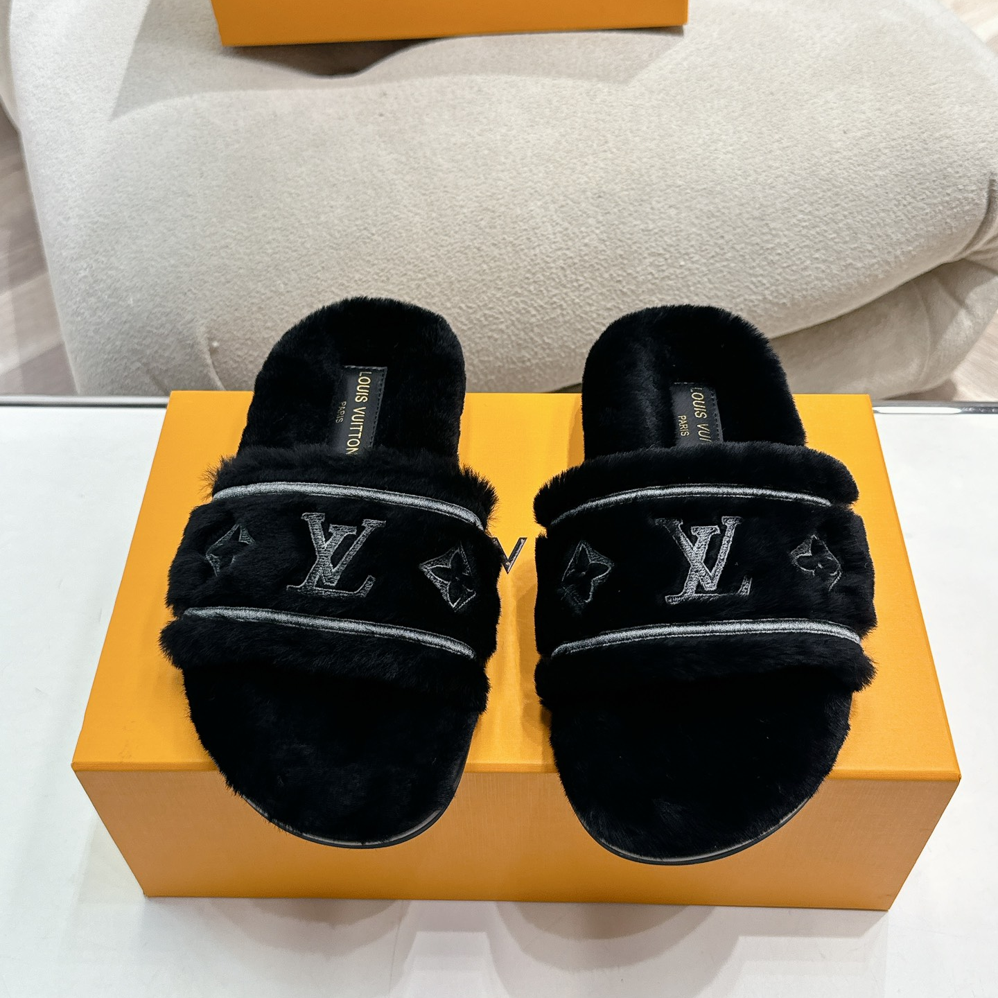 LV - Thick-soled Fur Slippers