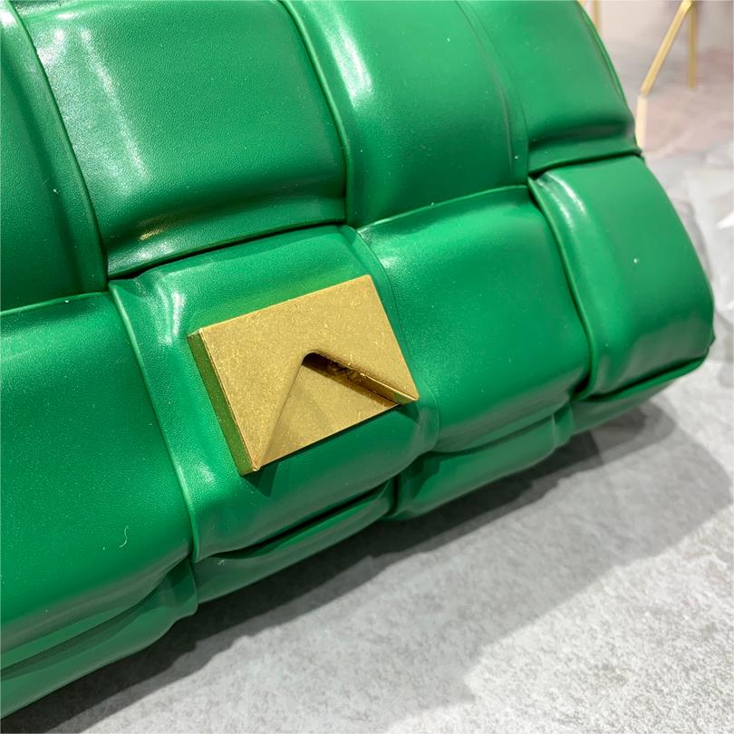 BV-Padded cassette chain pillow bag