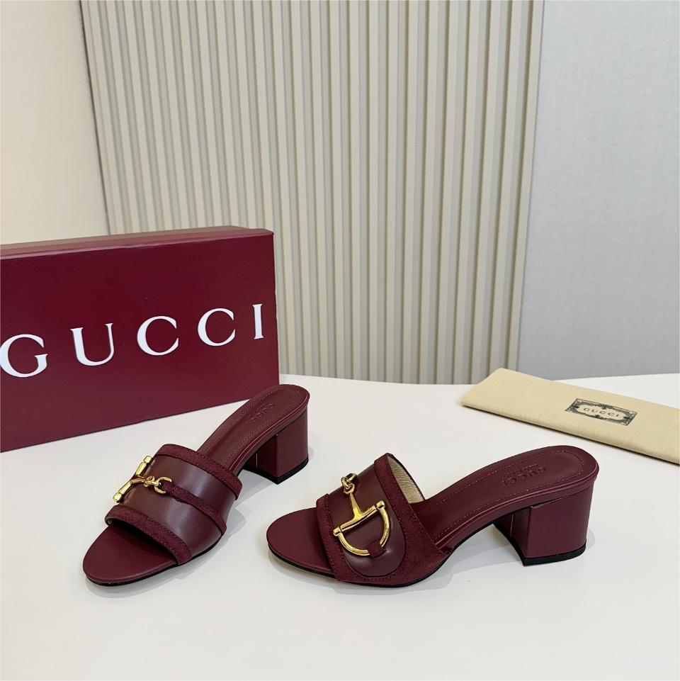 Gucci-Latest D-shaped light gold horse buckle sandals