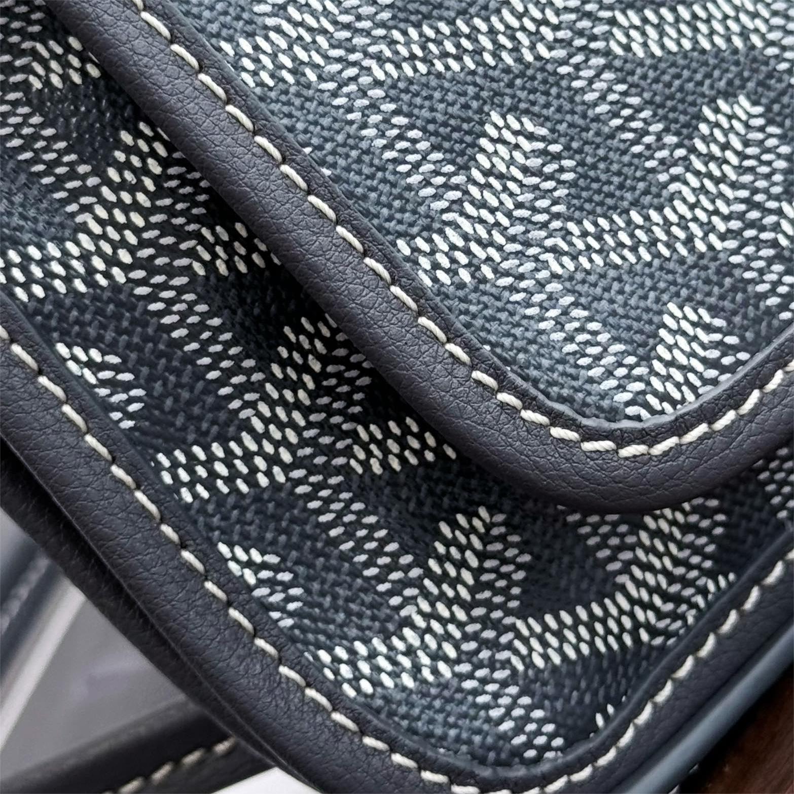 Goyard-Envelope package