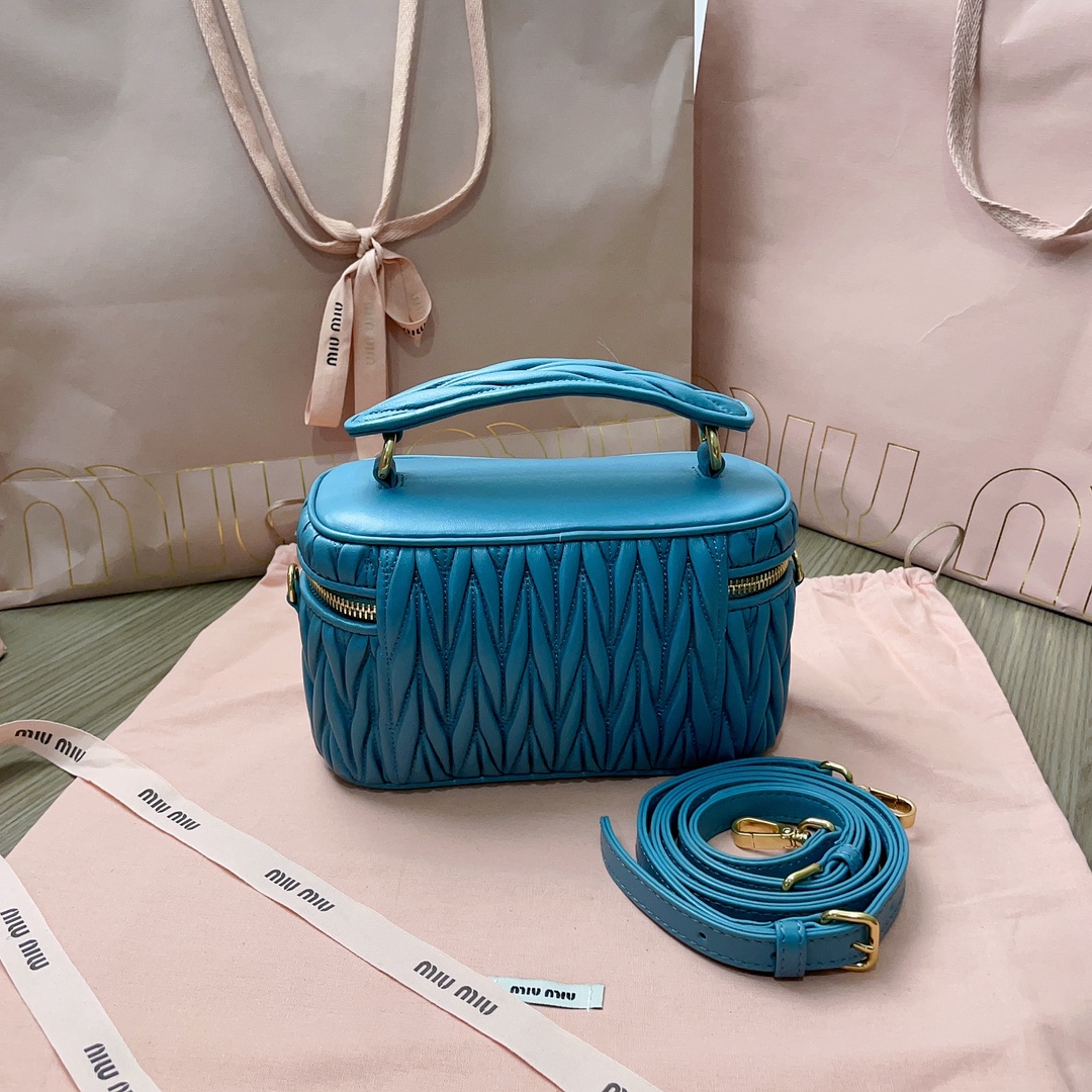 MIU MIU-Makeup bag and handbag matelasse
