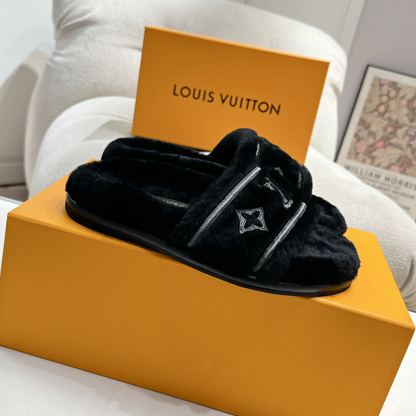 LV - Thick-soled Fur Slippers