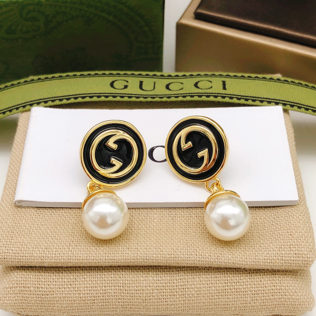 GUCCI- Black base oil hanging pearl earrings