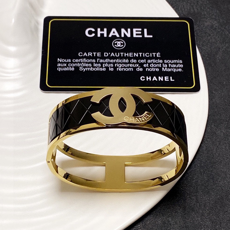 CHANEL - Wide Diamond Grid Bracelet