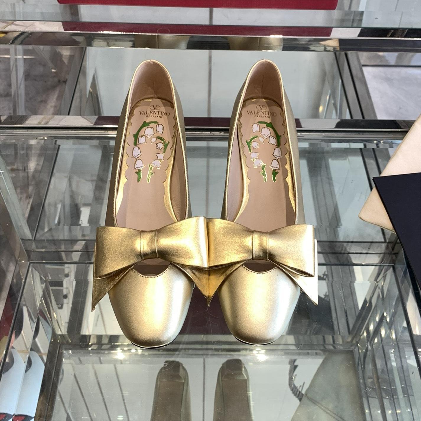 valentino-Early spring three-dimensional hollow bow block heels shoes