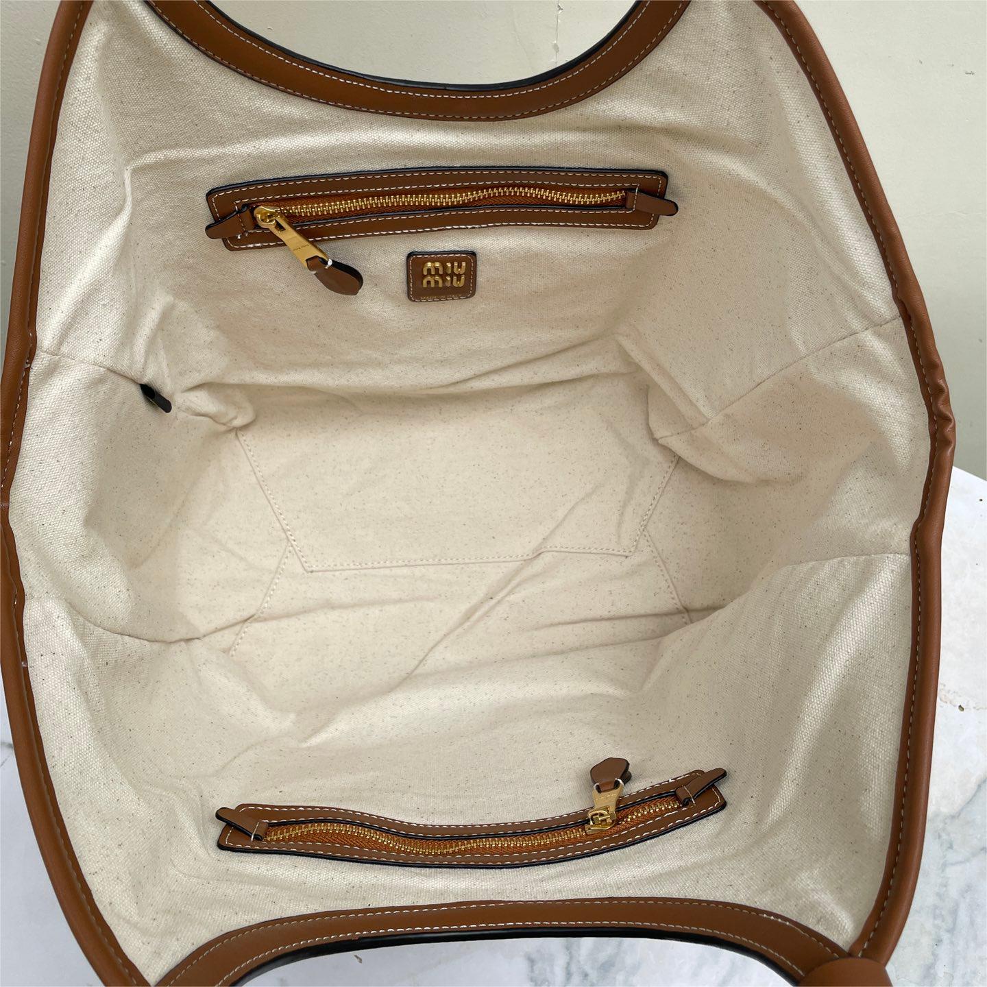 MIU MIU-isetan popup ivy