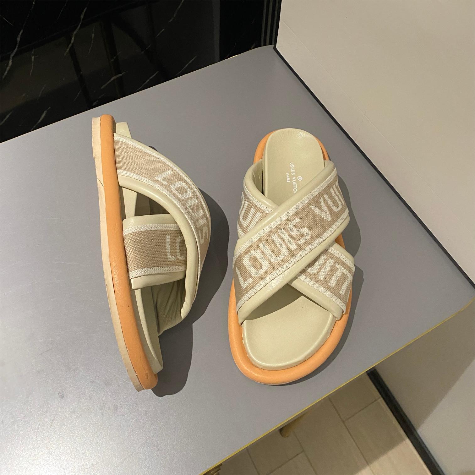 LV-Spring and summer new slippers