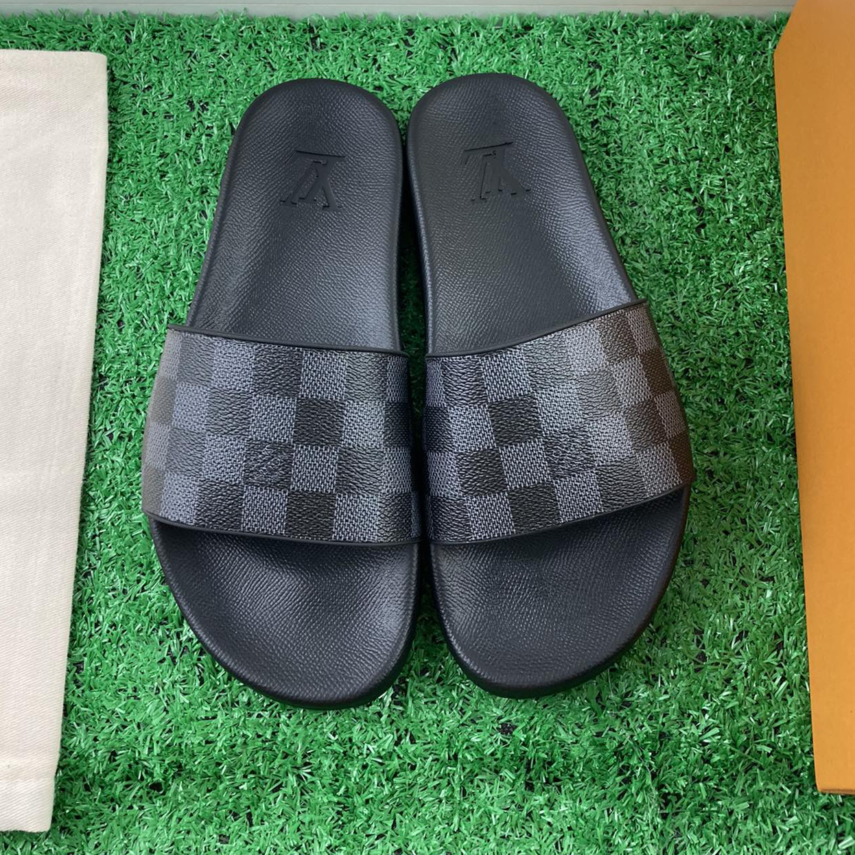 LOUIS VUITTON -Waterfront MULE BLACK Rubber Slide Sandals
