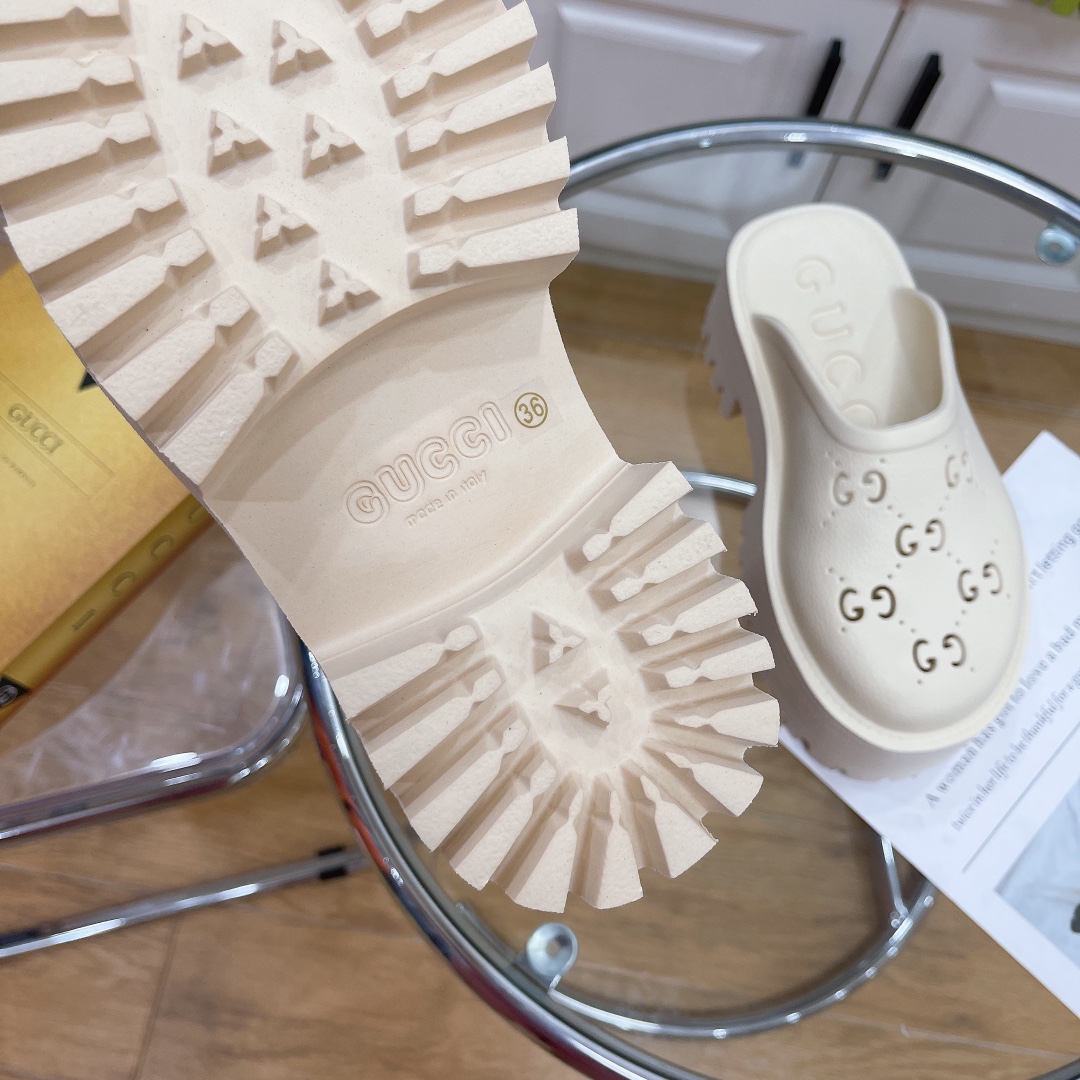 GUCCI-Punched carved hole shoes