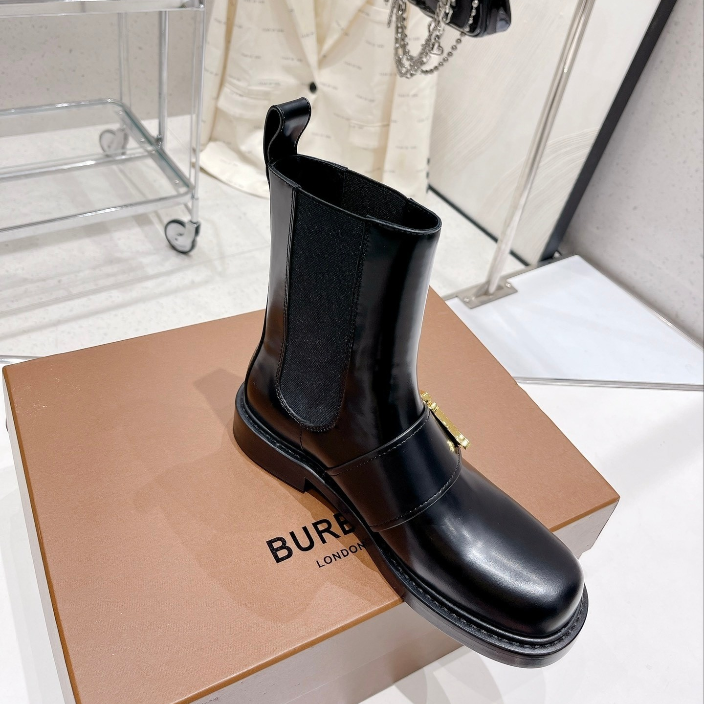Burberry-Chelsea leather boots