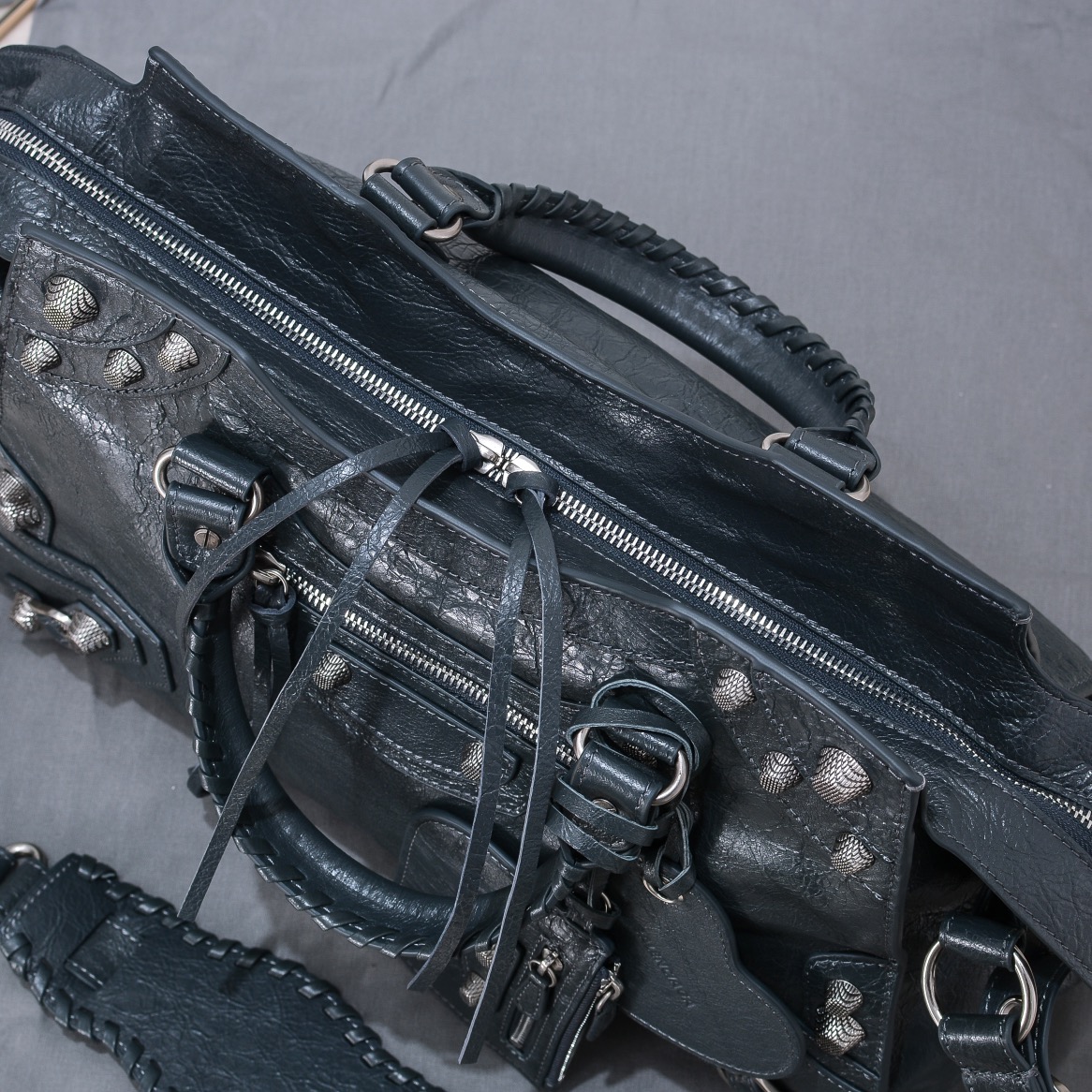 Balenciaga-Neo Cagole's new locomotive package