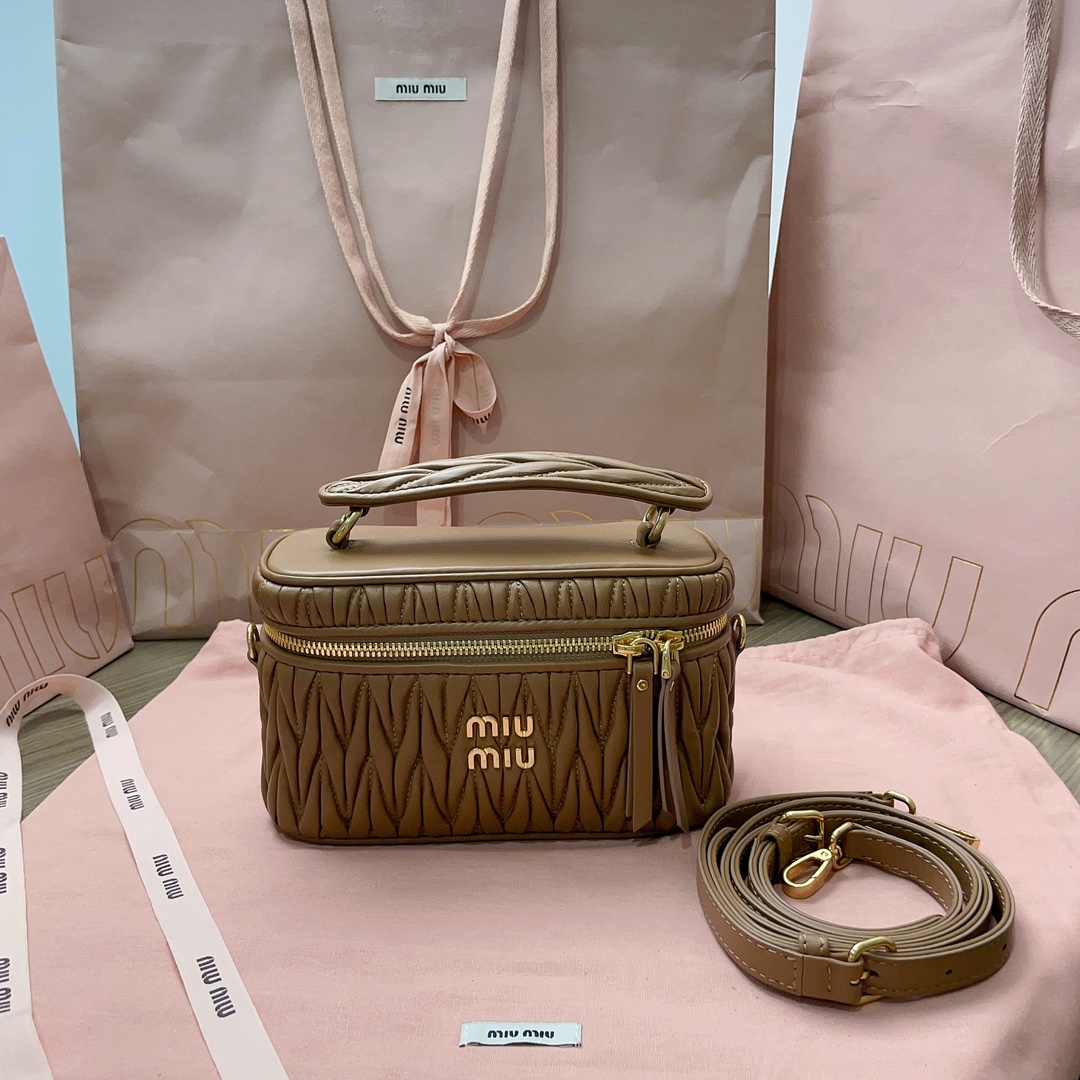 MIU MIU-Makeup bag and handbag matelasse