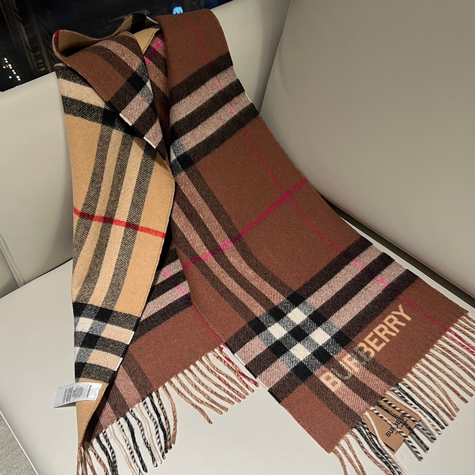 Burberry - Contrasting Check Wool Scarf