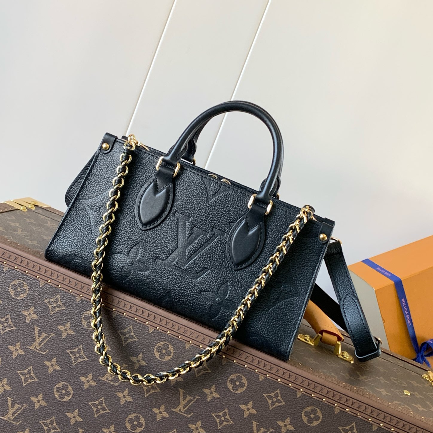 LV-OnTheGo East West Handbag