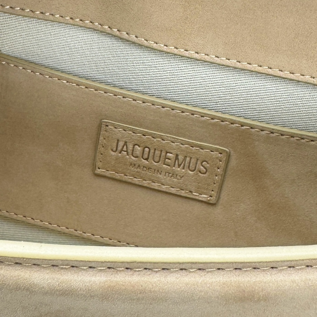 Jacquemu--New shoulder hand-held armpit bag with frosted apricot