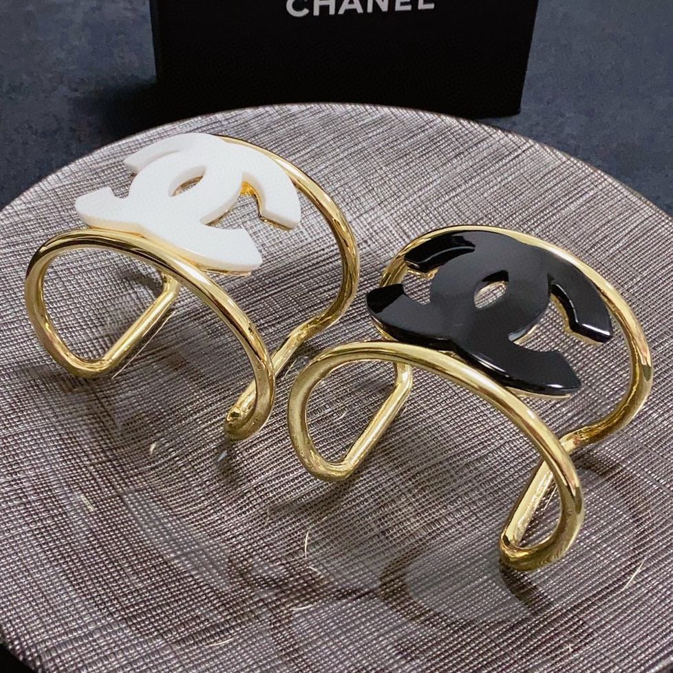 CHANEL - Logo Bracelet