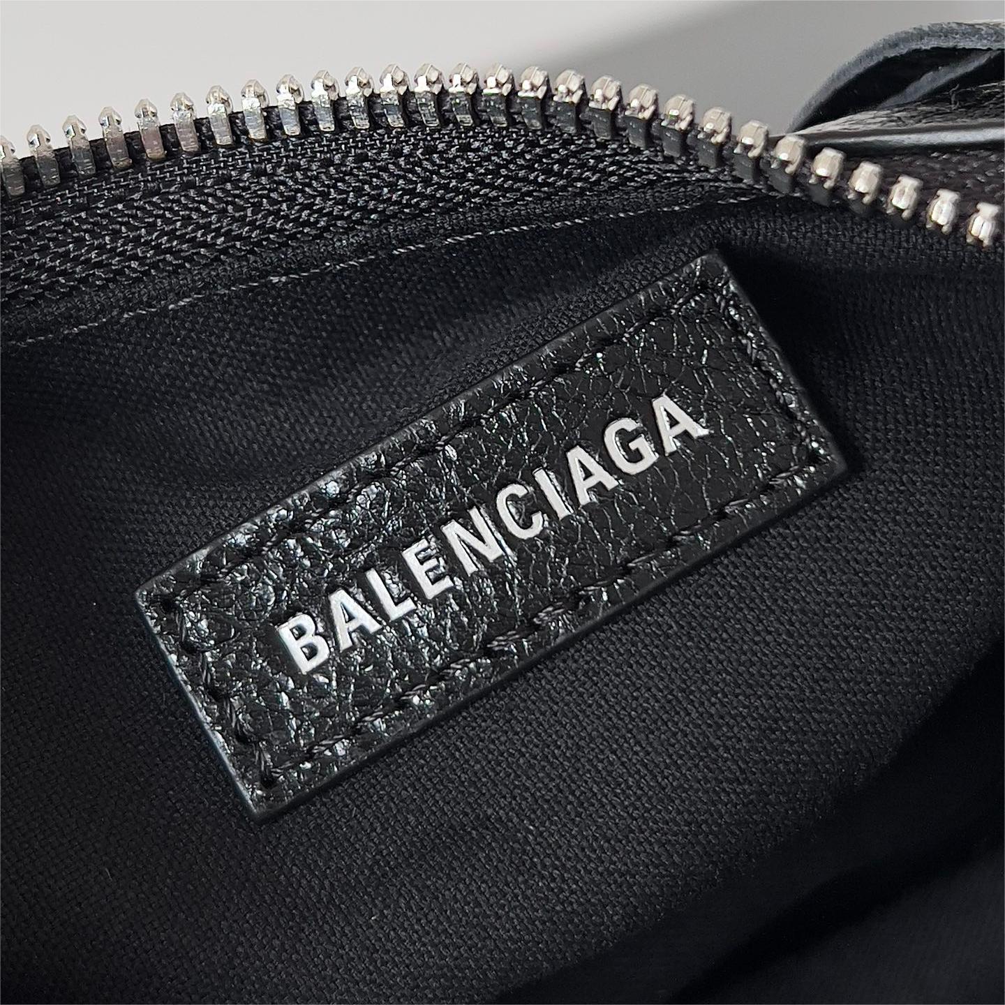 Balenciaga-Le Cagole locomotive rivet element