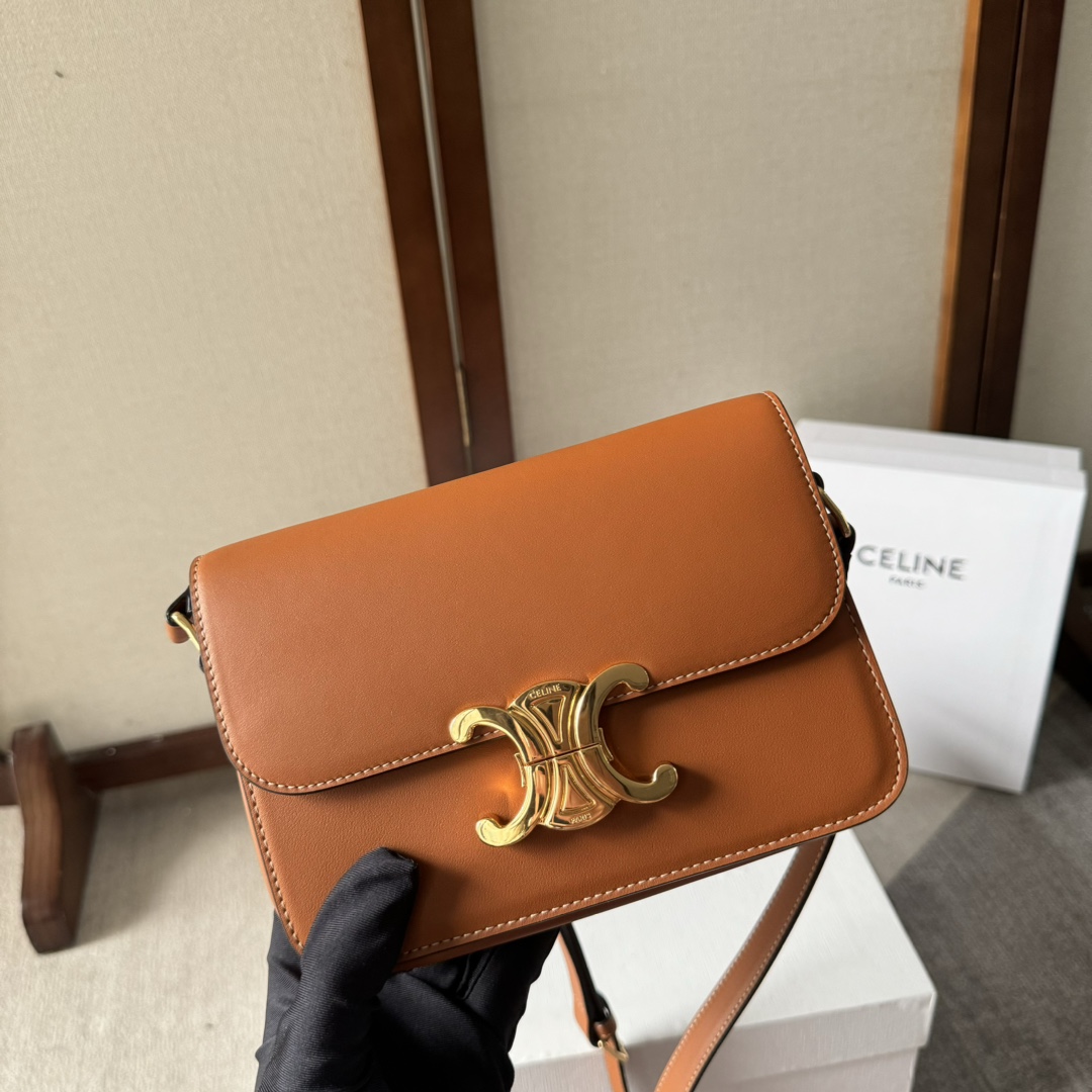 Celine-teen triomphe bag