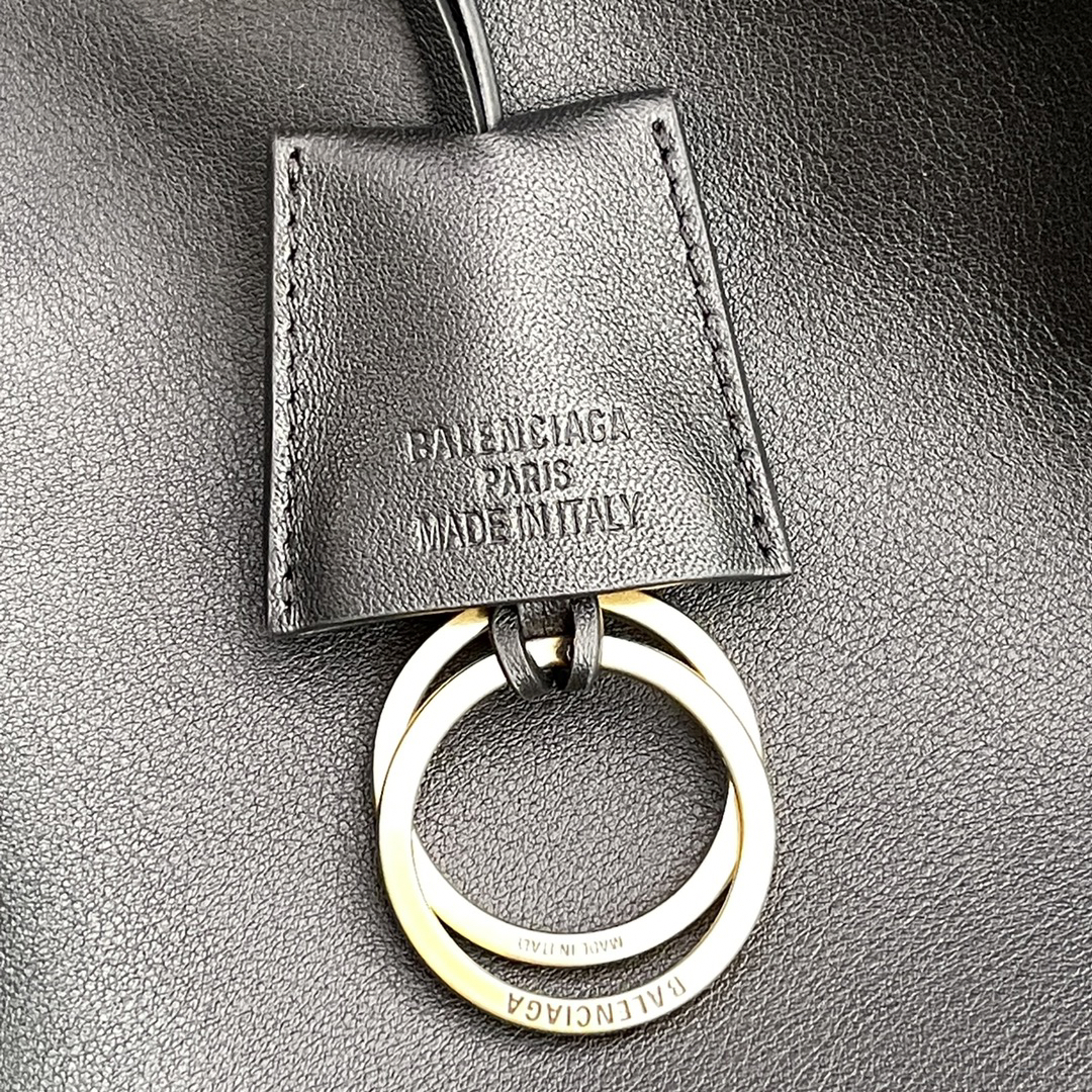 Balenciaga-rodeo bag